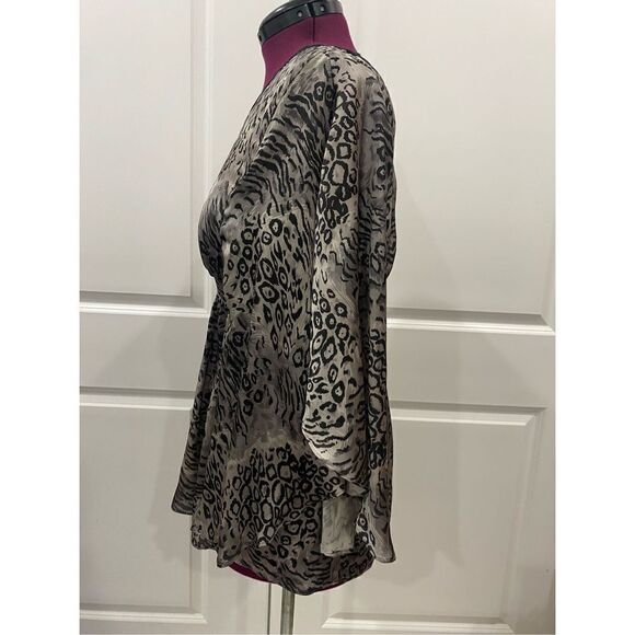 Aggie Gray Leopard Print Top Size medium - Picture 3 of 6